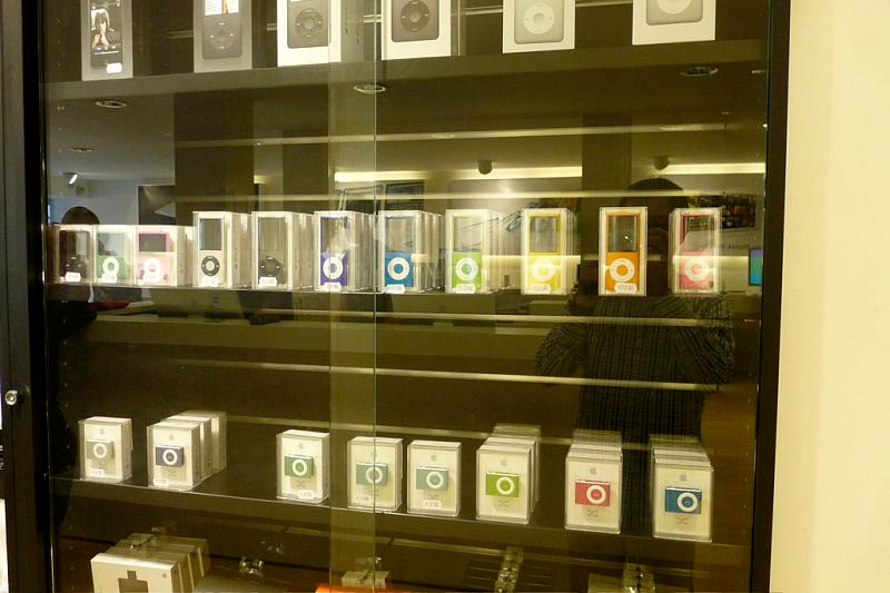 Illustration for article titled Apple Confirms 4GB Nano